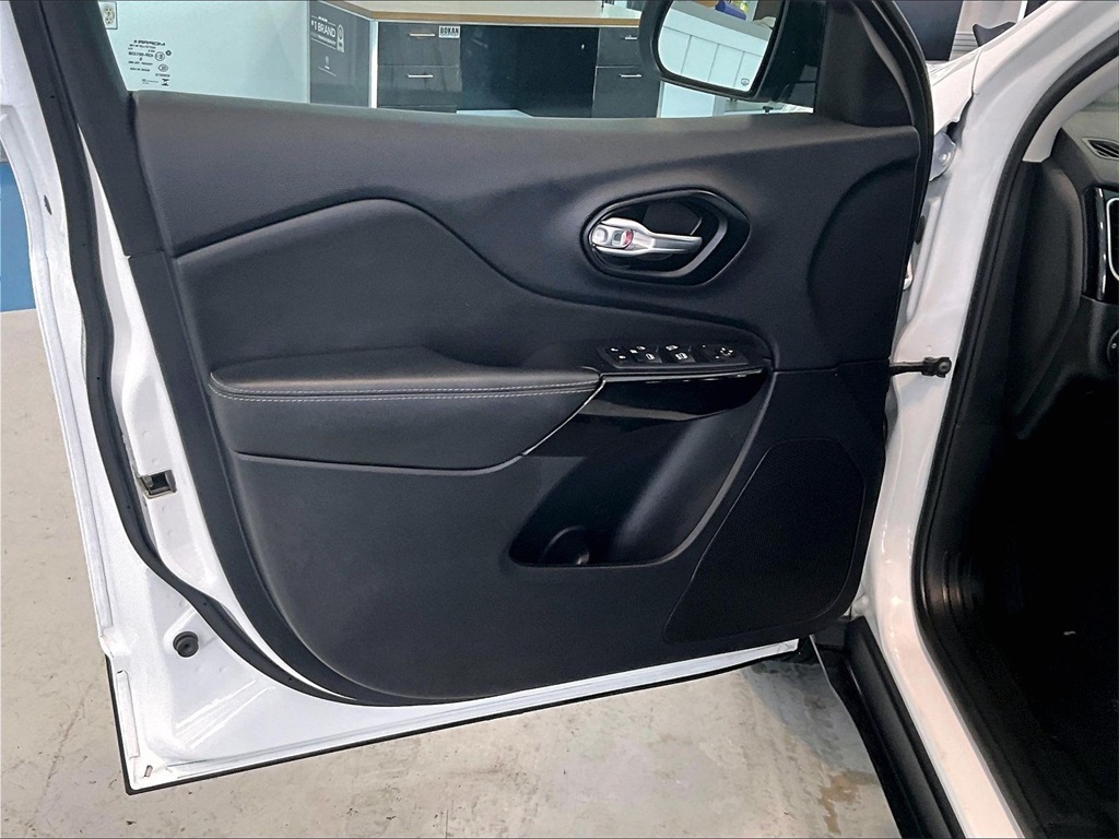 2023 Jeep Cherokee Altitude - Photo 9