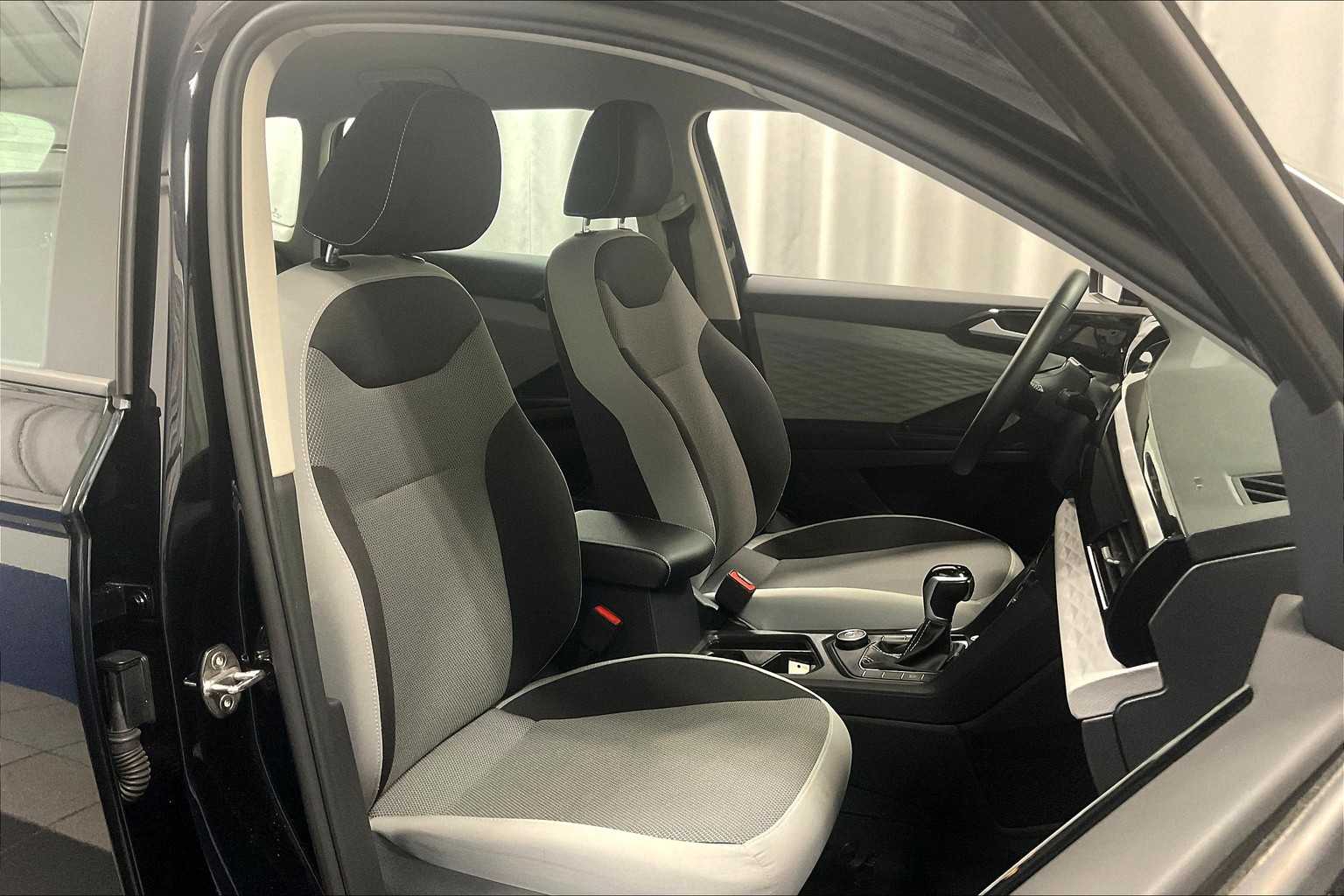 2022 Volkswagen Taos S - Photo 11