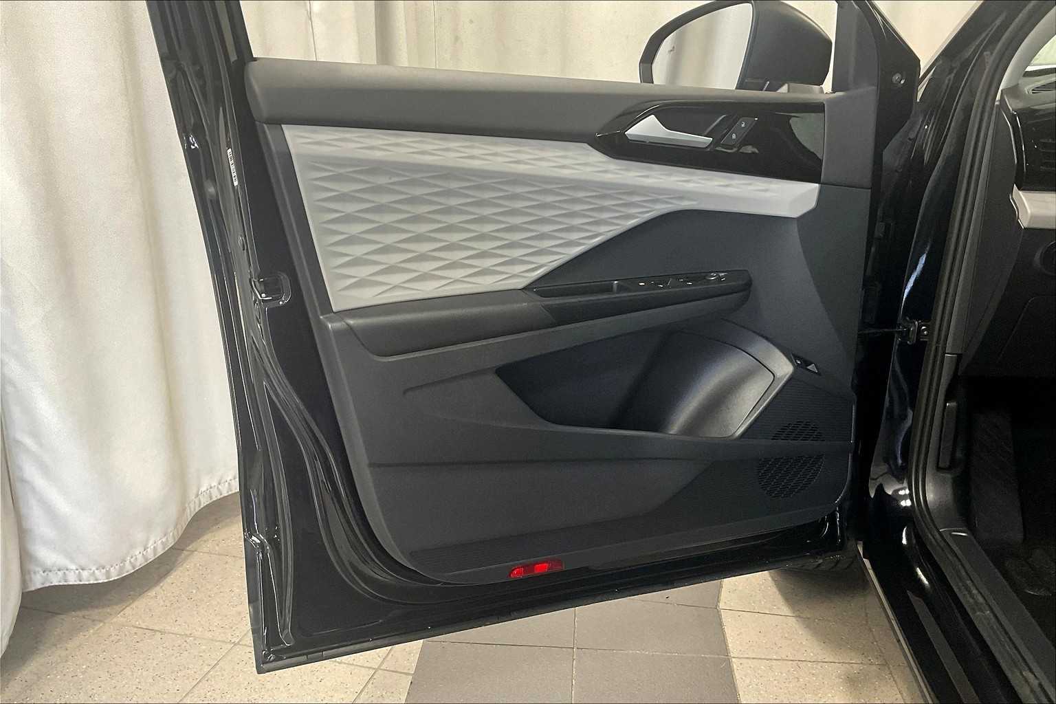 2022 Volkswagen Taos S - Photo 9