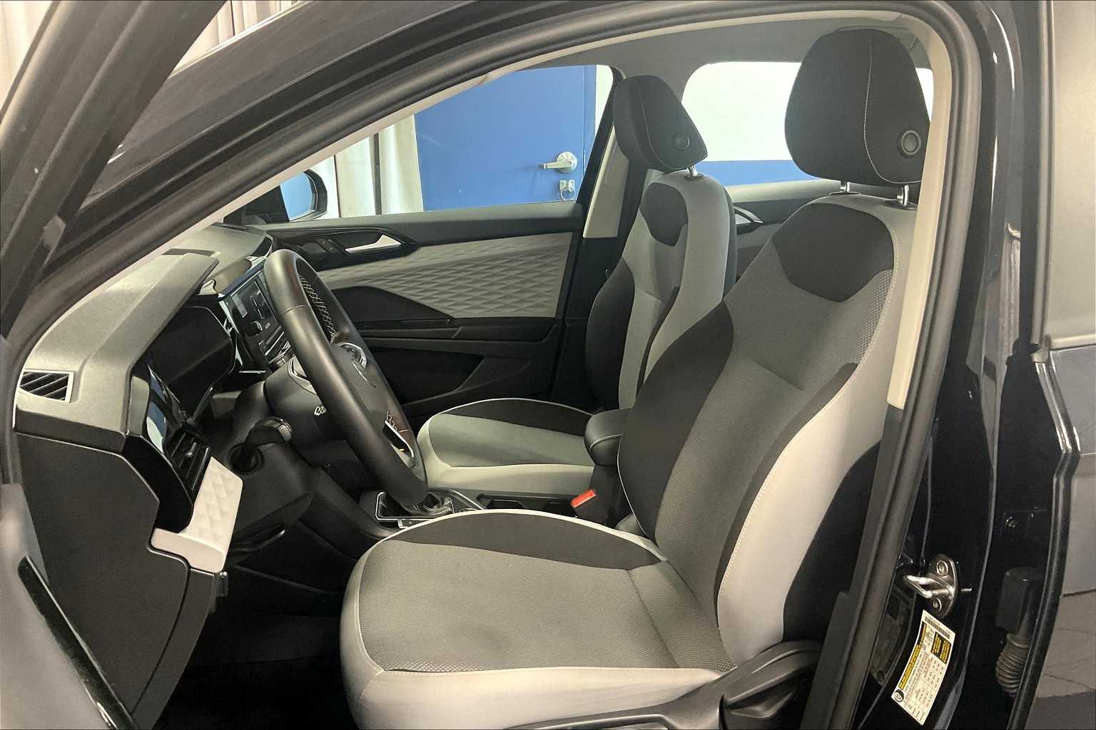 2022 Volkswagen Taos S - Photo 10