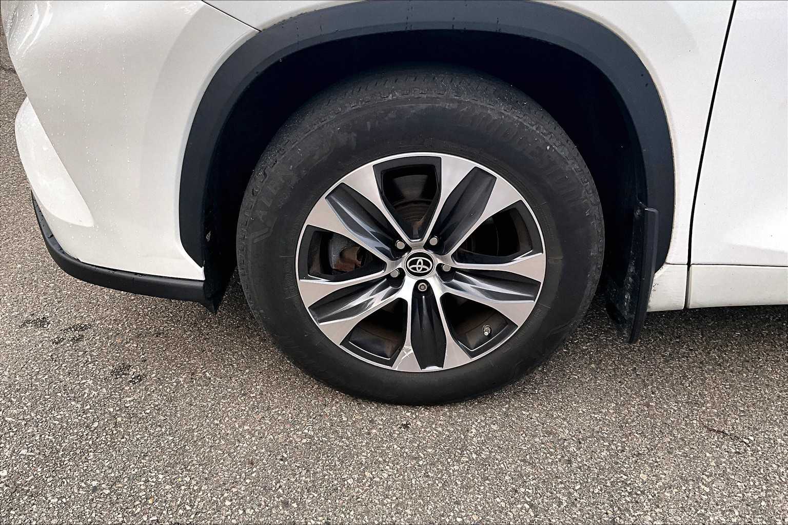 2023 Toyota Highlander XLE - Photo 4