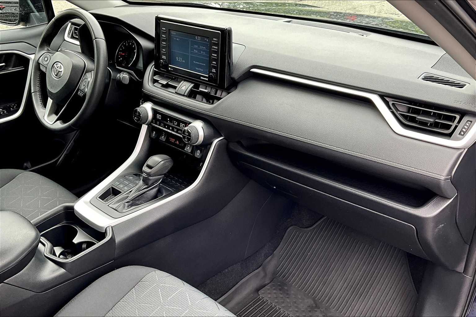 2020 Toyota RAV4 XLE - Photo 14