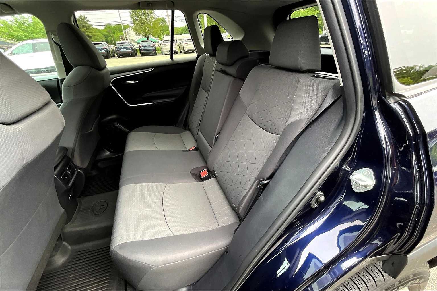 2020 Toyota RAV4 XLE - Photo 15