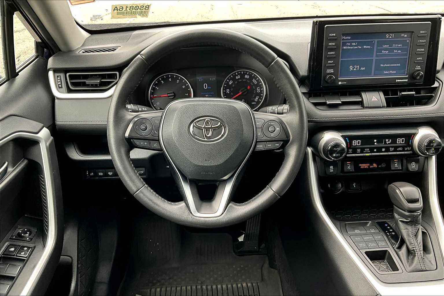 2020 Toyota RAV4 XLE - Photo 17