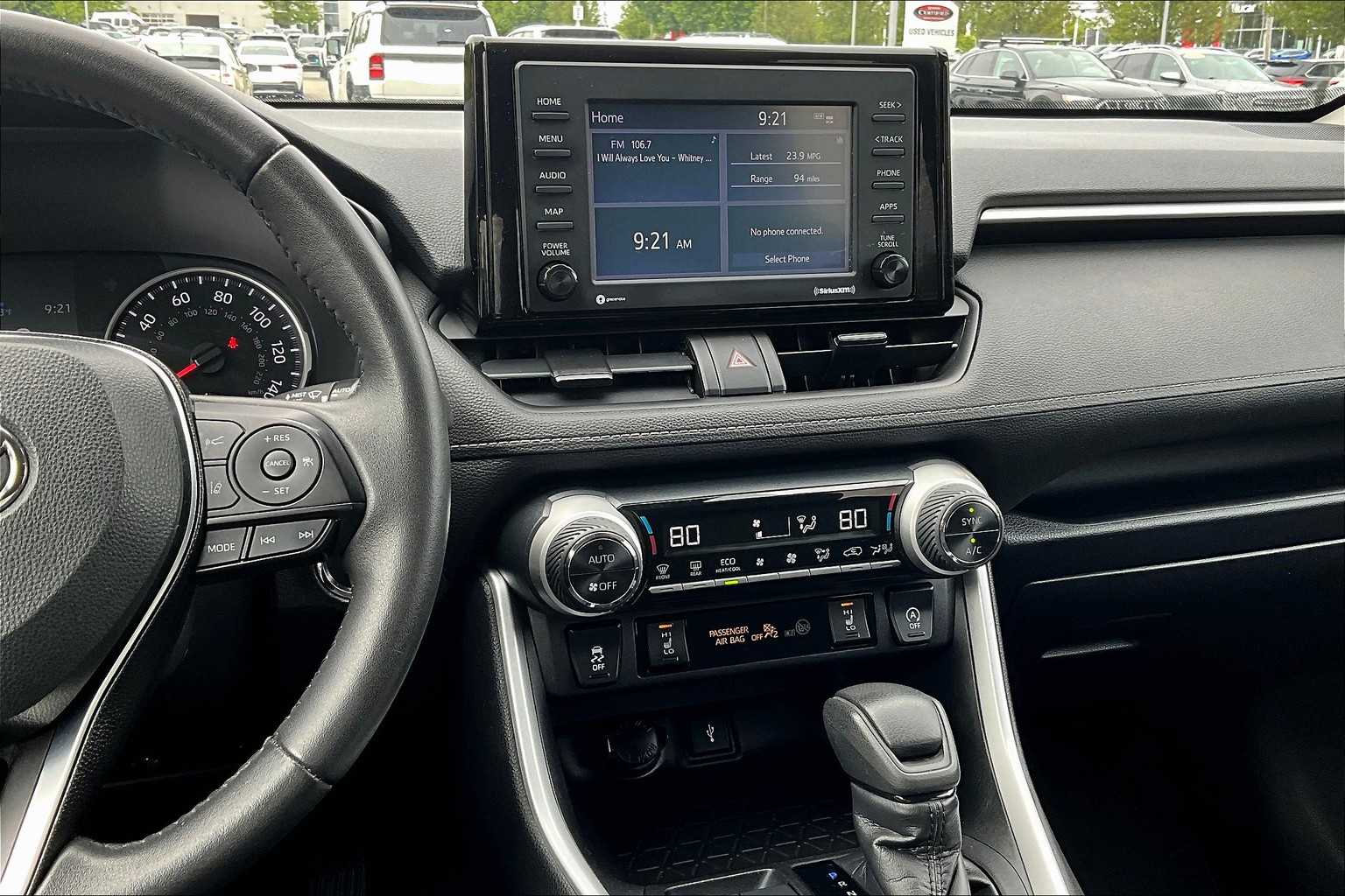 2020 Toyota RAV4 XLE - Photo 18