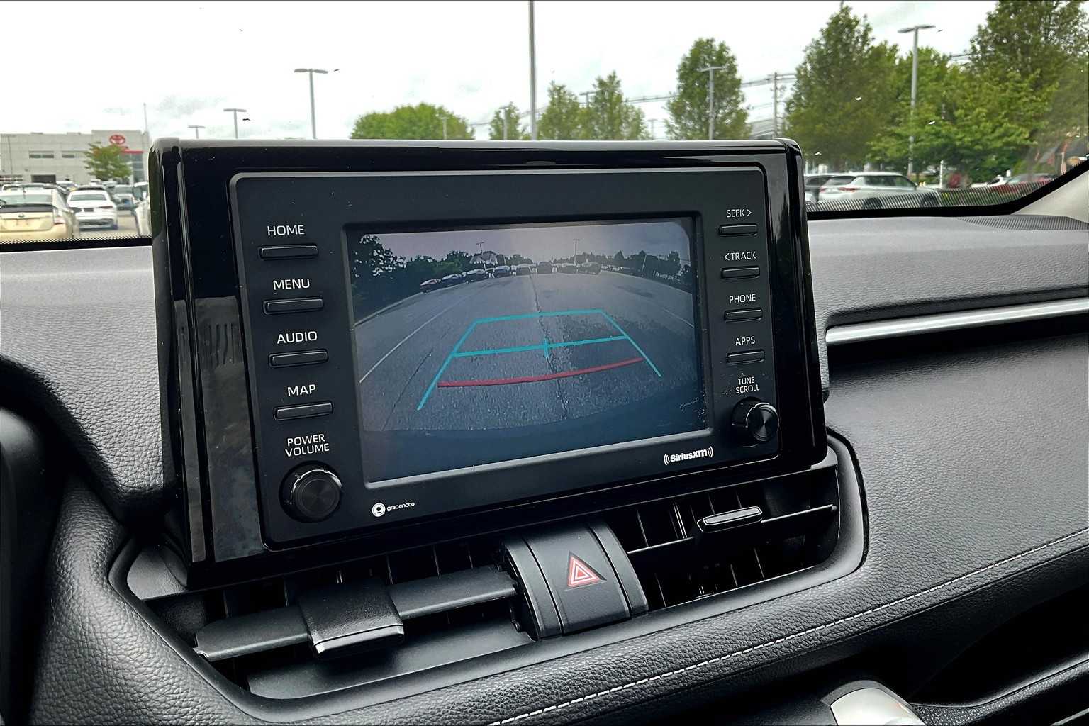 2020 Toyota RAV4 XLE - Photo 19