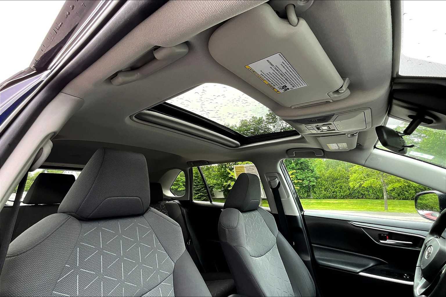 2020 Toyota RAV4 XLE - Photo 22