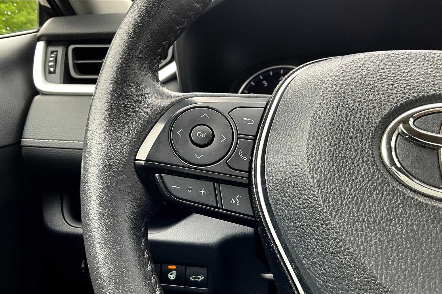 2020 Toyota RAV4 XLE - Photo 23