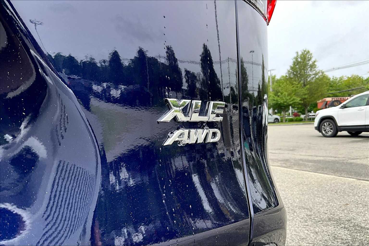 2020 Toyota RAV4 XLE - Photo 29
