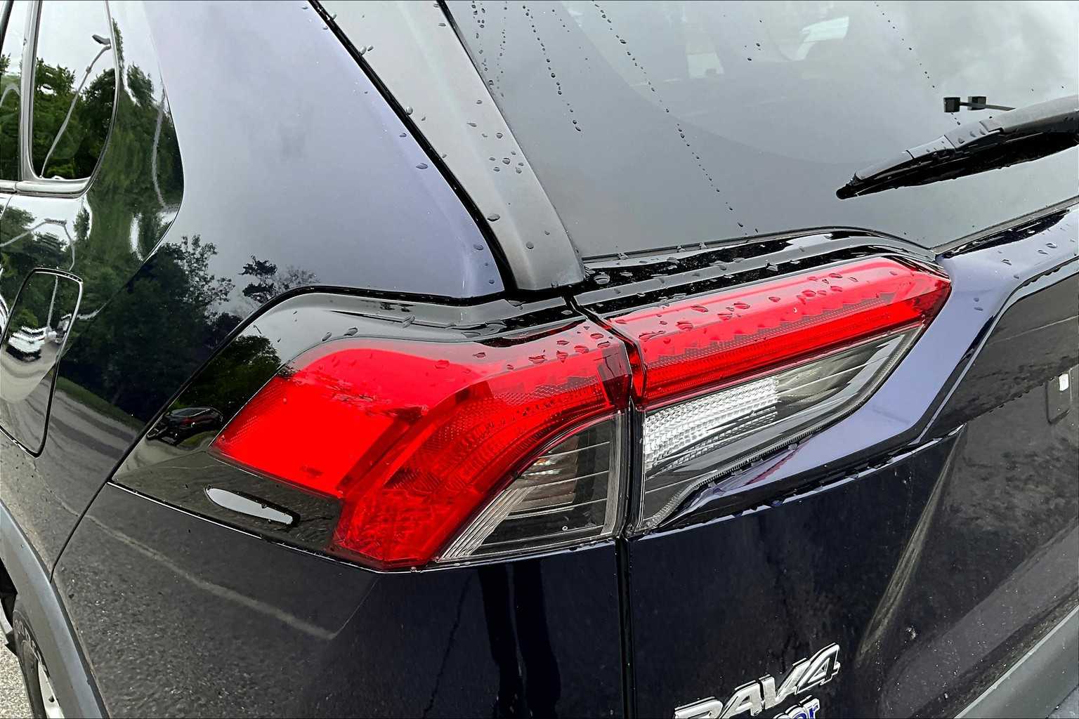 2020 Toyota RAV4 XLE - Photo 34