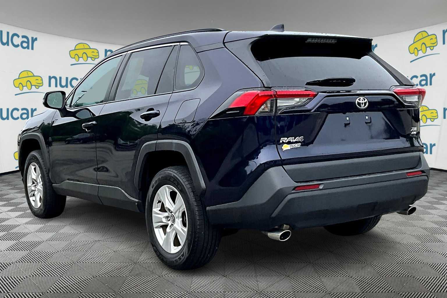 2020 Toyota RAV4 XLE - Photo 4