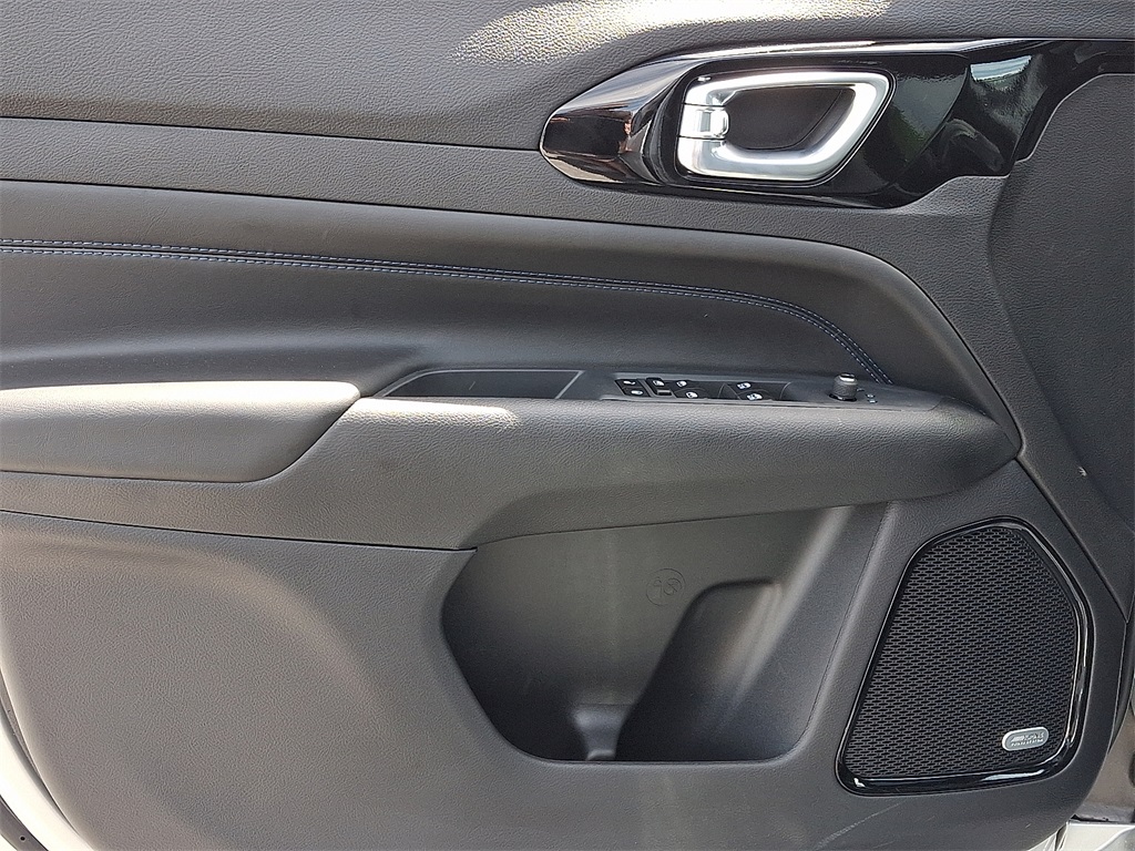 2025 Jeep Compass Limited - Photo 8