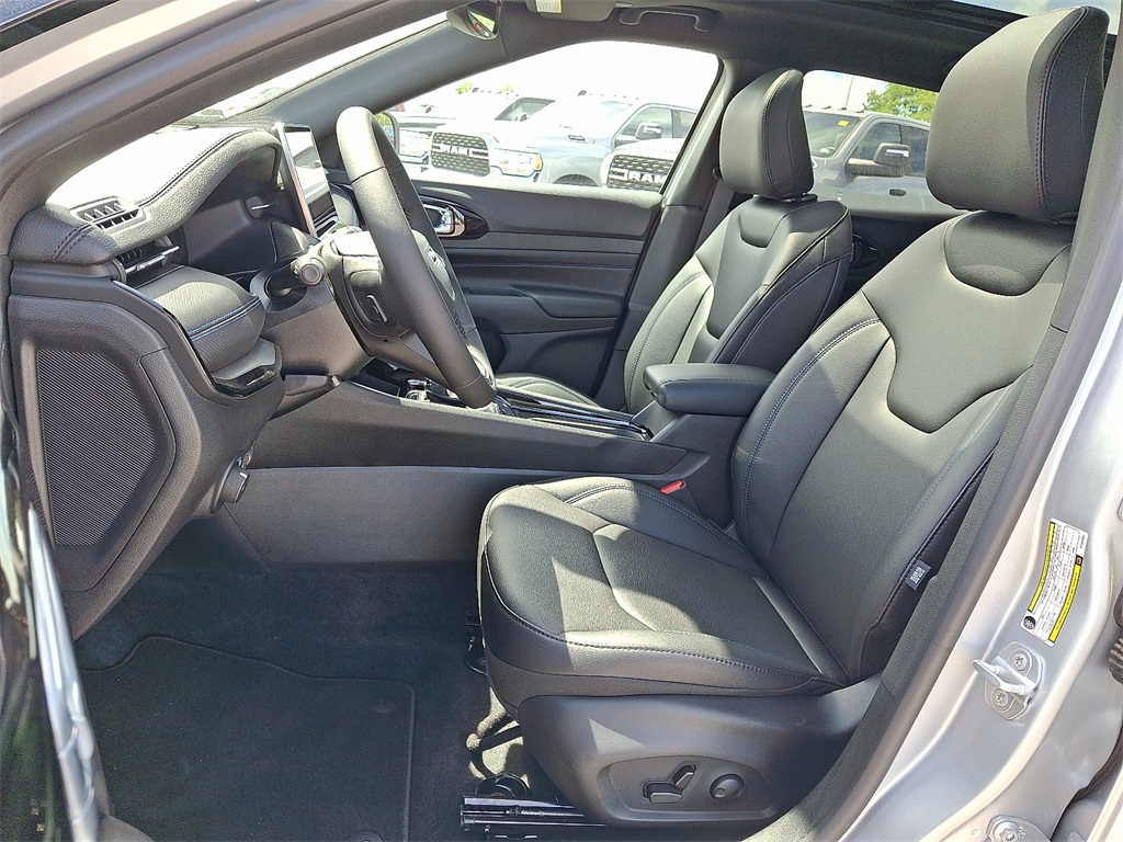 2025 Jeep Compass Limited - Photo 9