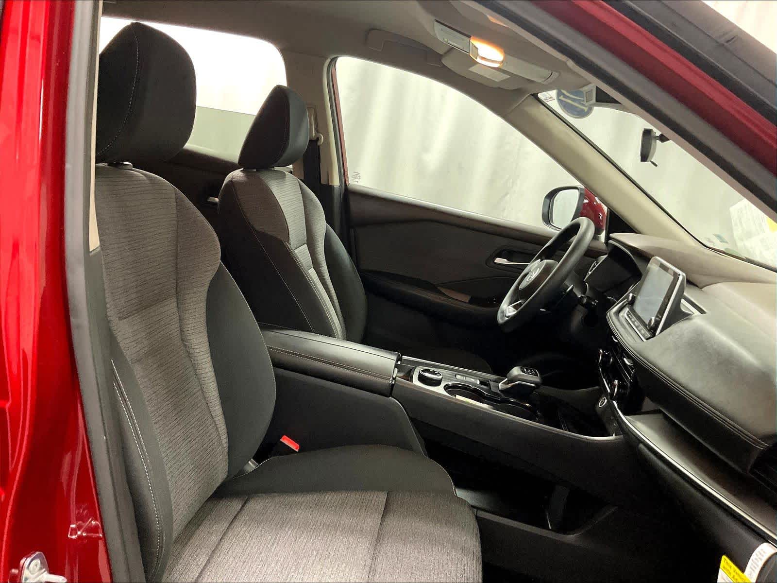 2021 Nissan Rogue SV - Photo 11