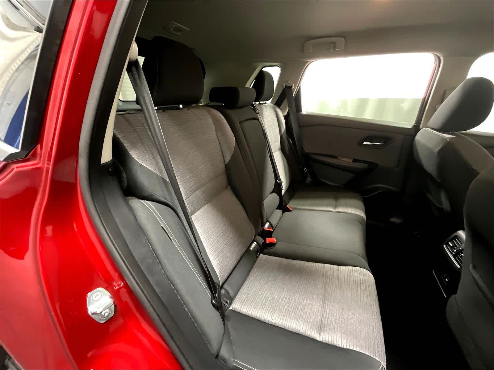 2021 Nissan Rogue SV - Photo 16