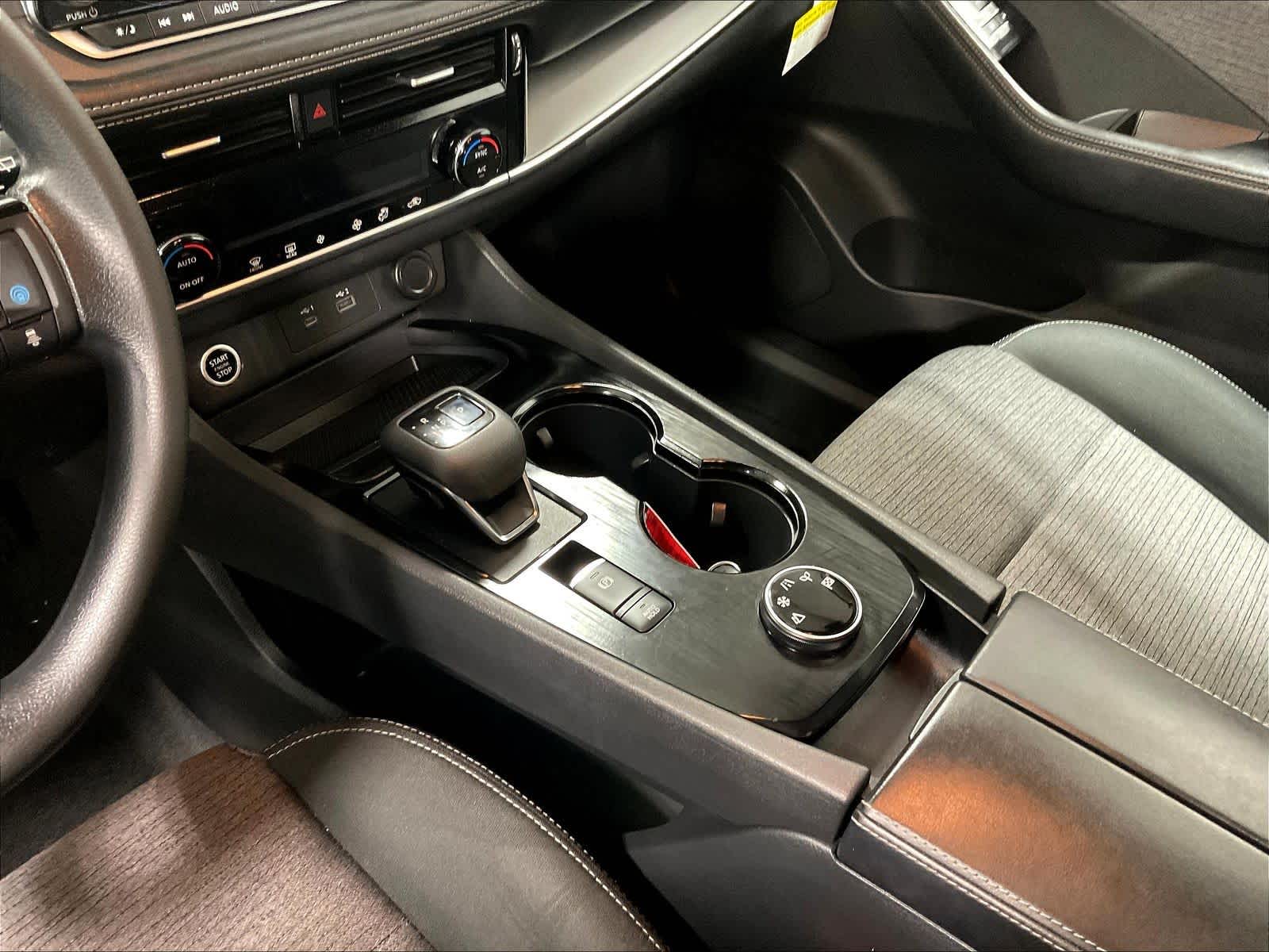 2021 Nissan Rogue SV - Photo 20