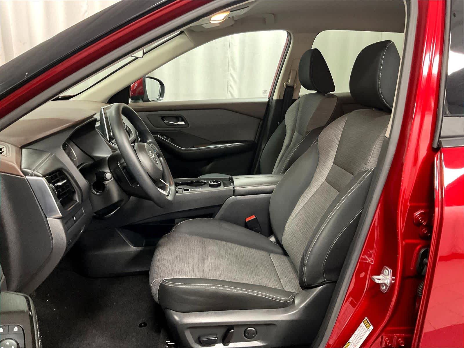 2021 Nissan Rogue SV - Photo 10