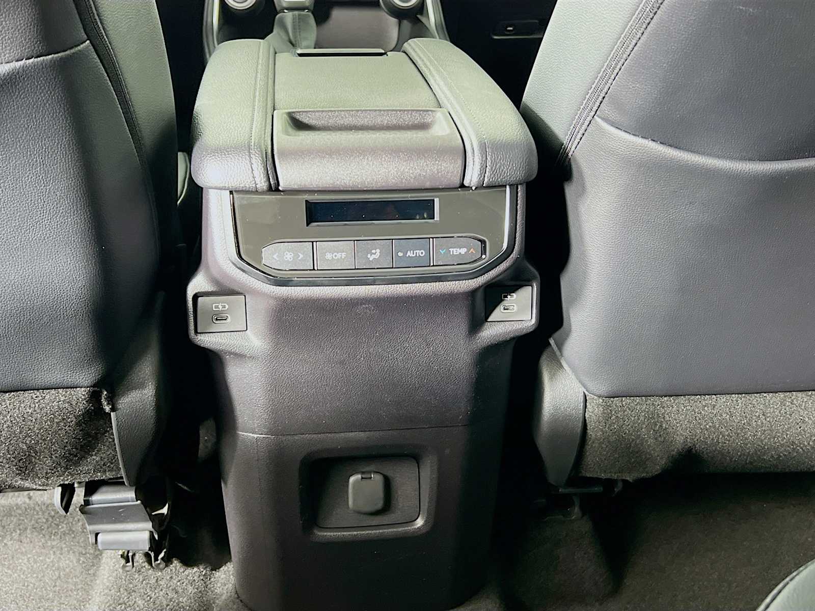 2026 Toyota Grand Highlander XLE - Photo 14