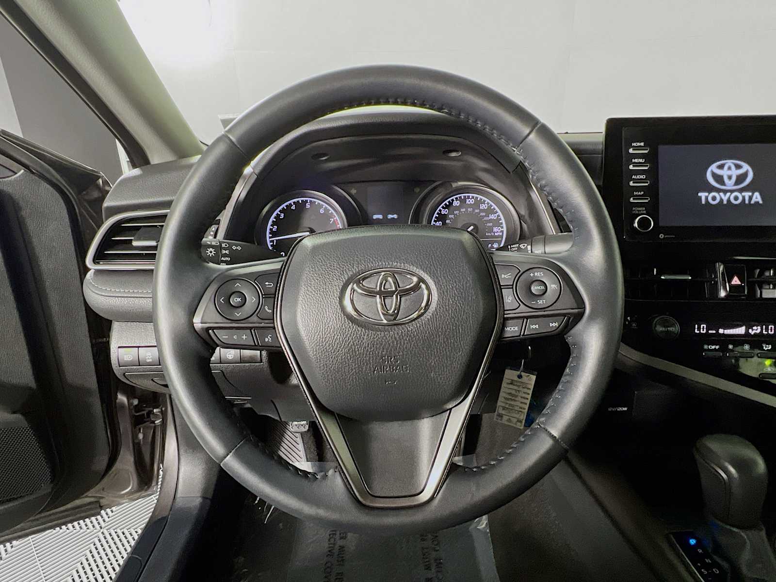 2022 Toyota Camry SE - Photo 11