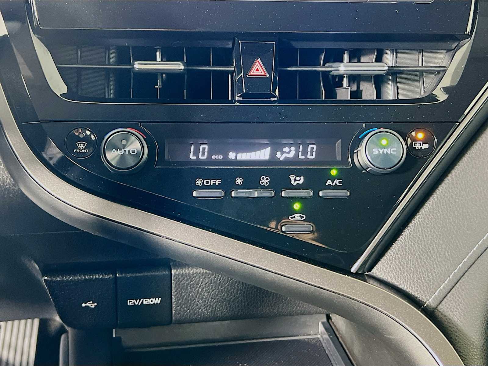 2022 Toyota Camry SE - Photo 15