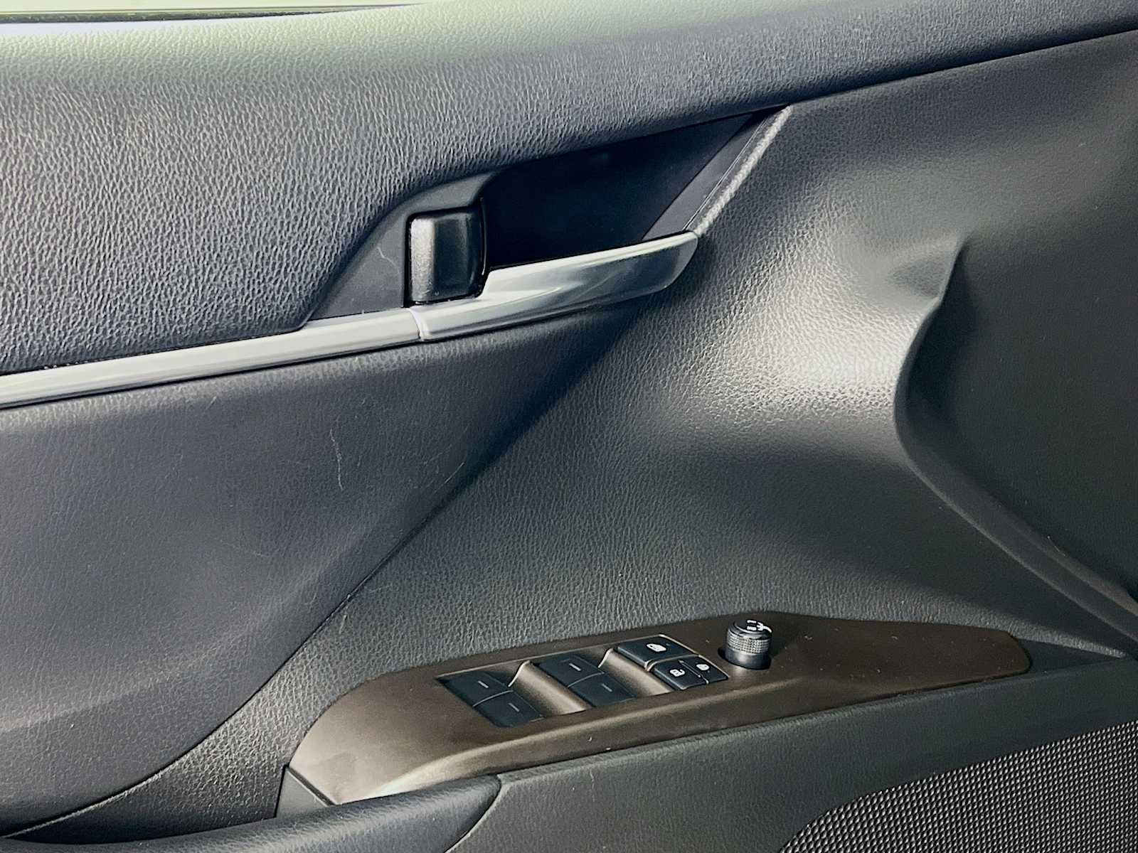 2022 Toyota Camry SE - Photo 17