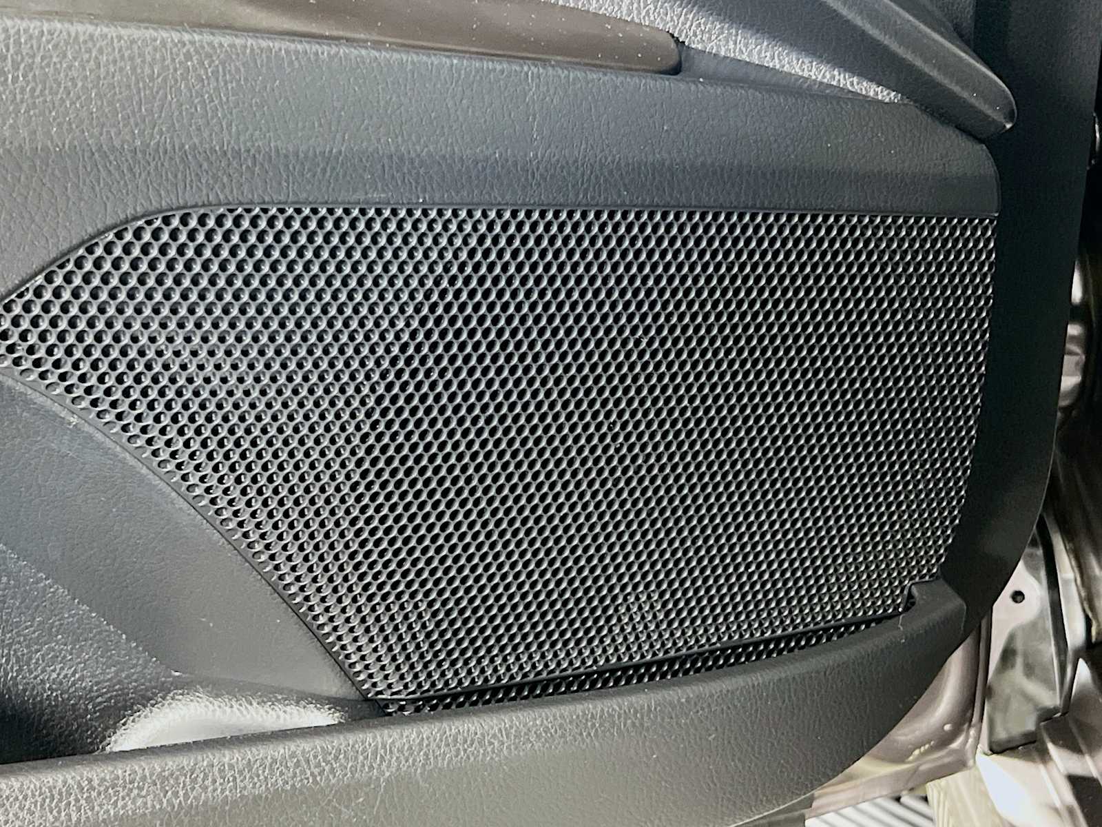 2022 Toyota Camry SE - Photo 18