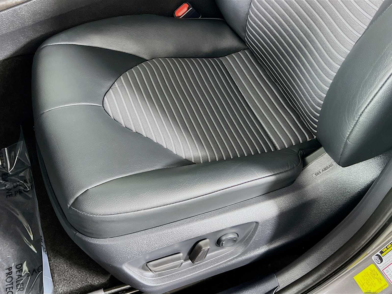 2022 Toyota Camry SE - Photo 19