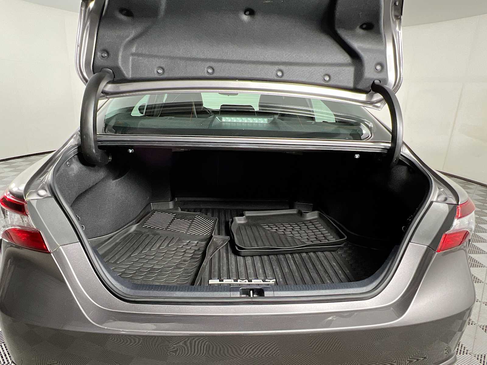 2022 Toyota Camry SE - Photo 25