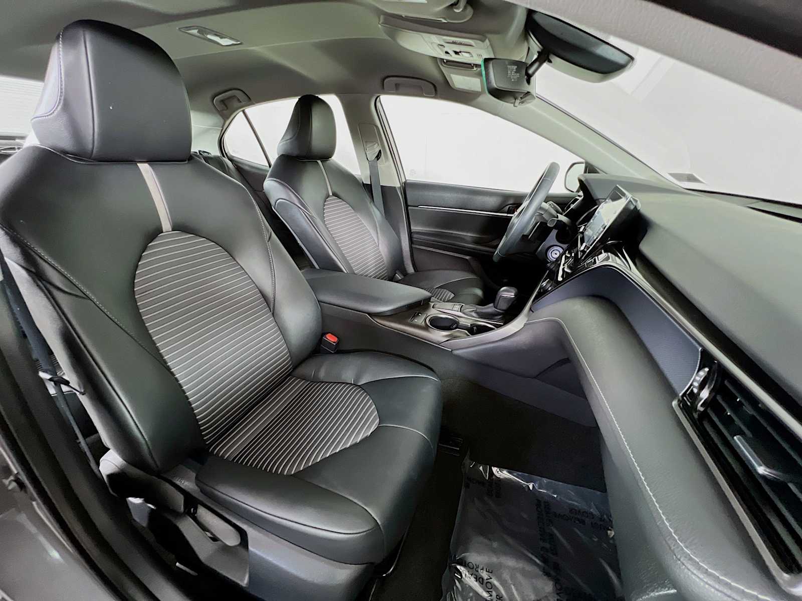2022 Toyota Camry SE - Photo 27