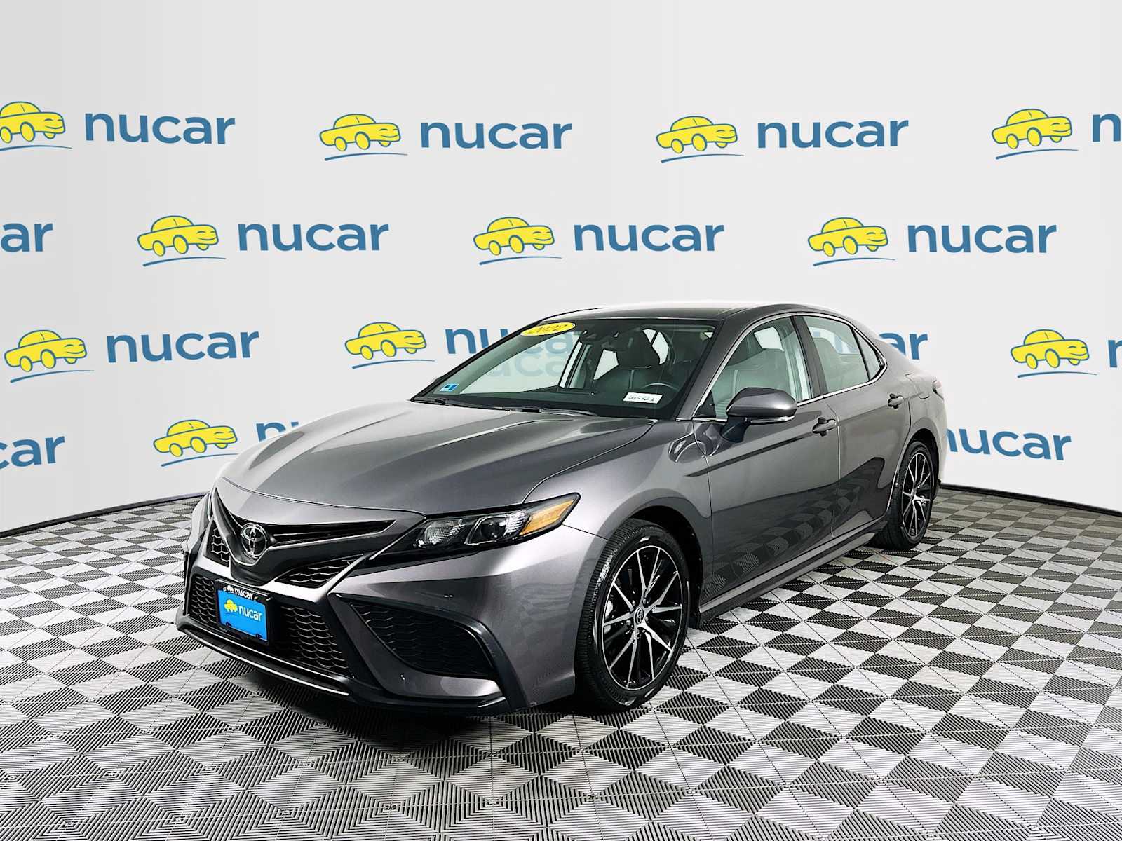 2022 Toyota Camry SE - Photo 3