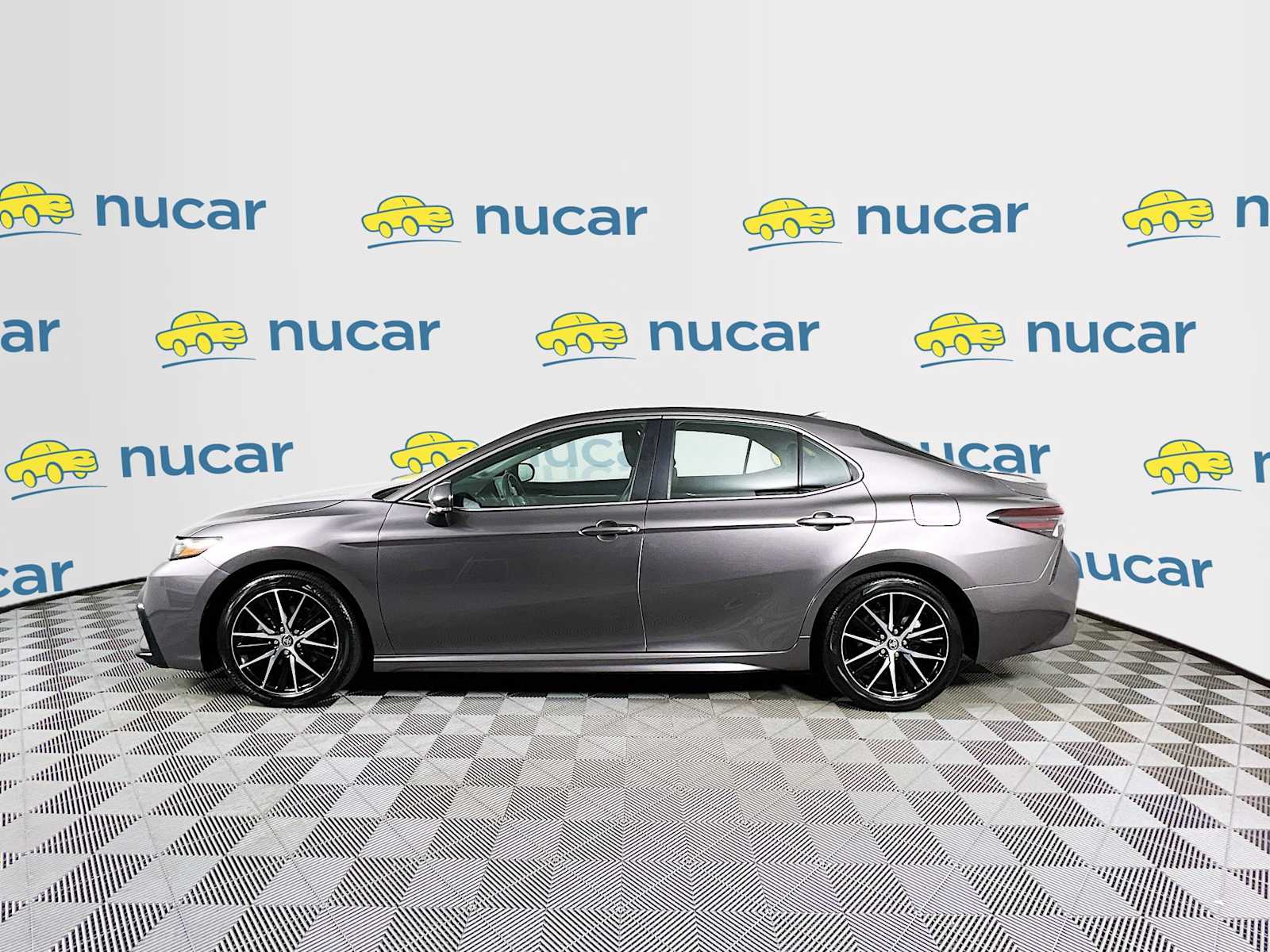 2022 Toyota Camry SE - Photo 4