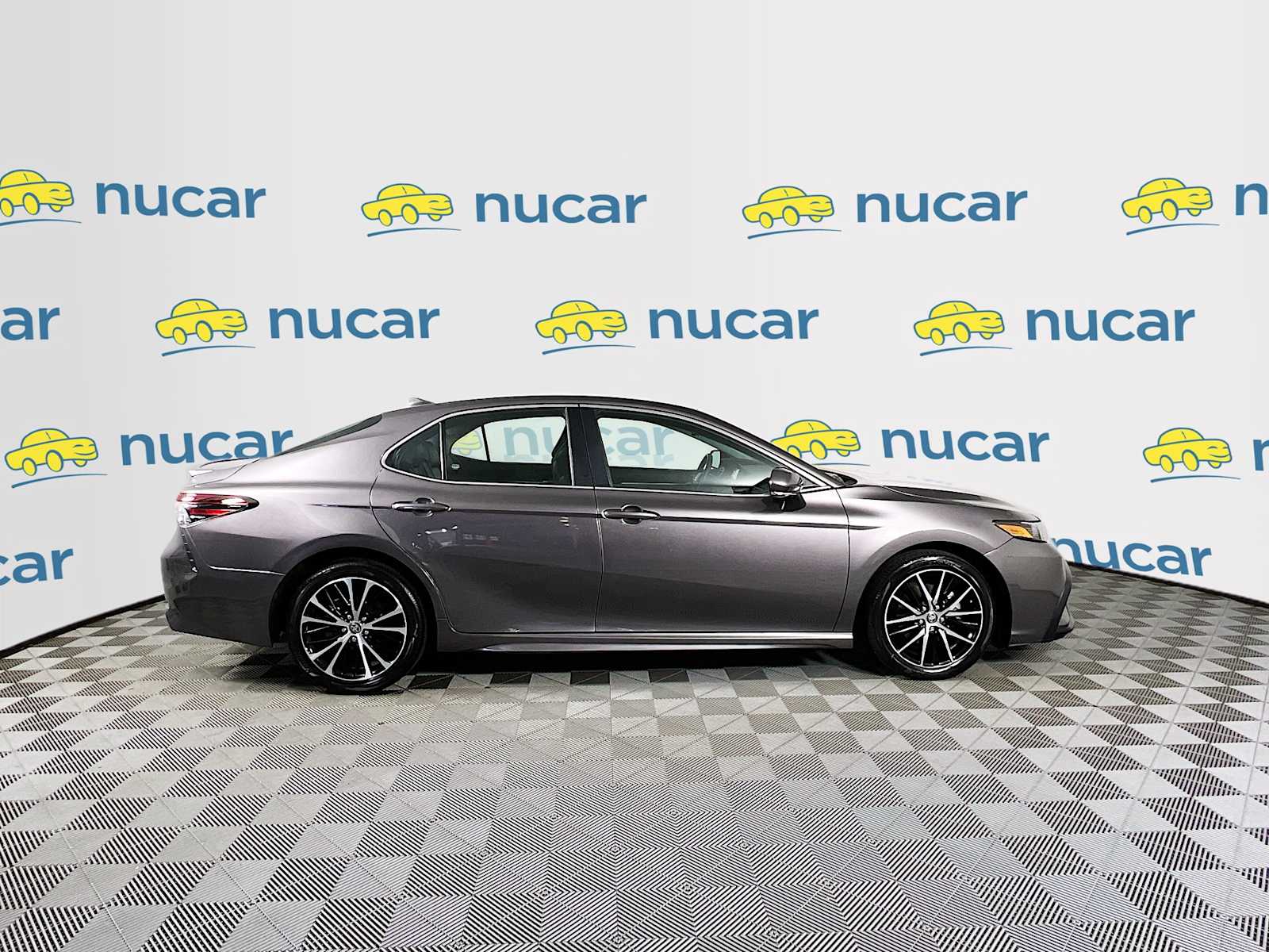 2022 Toyota Camry SE - Photo 8