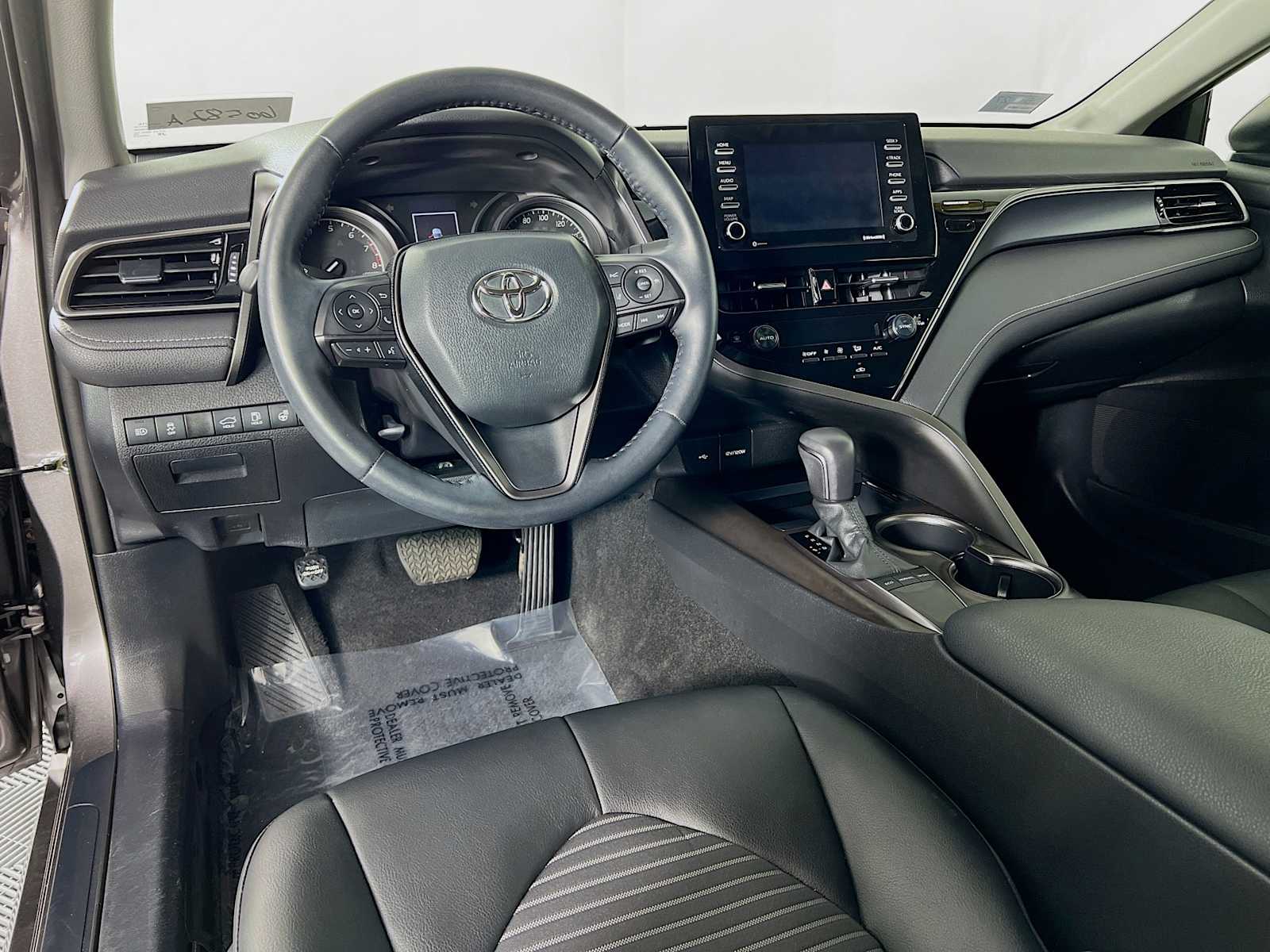 2022 Toyota Camry SE - Photo 9