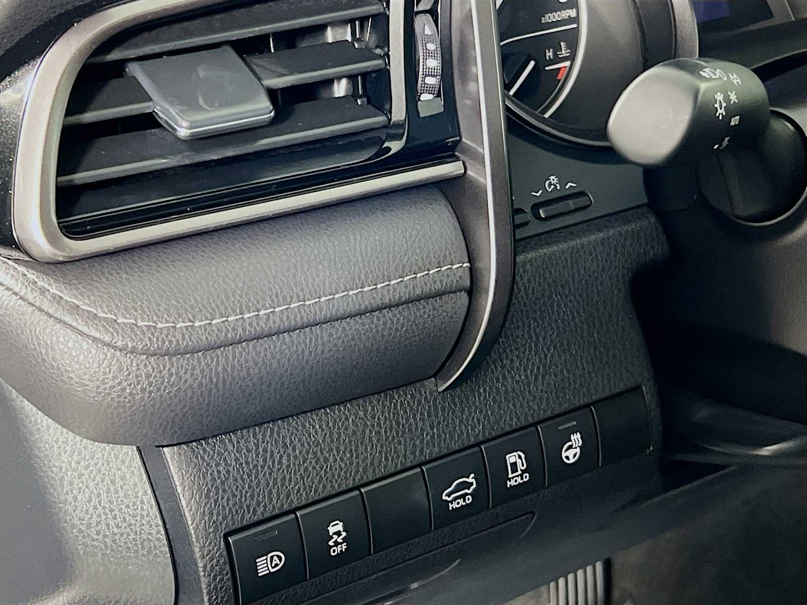 2022 Toyota Camry SE - Photo 10