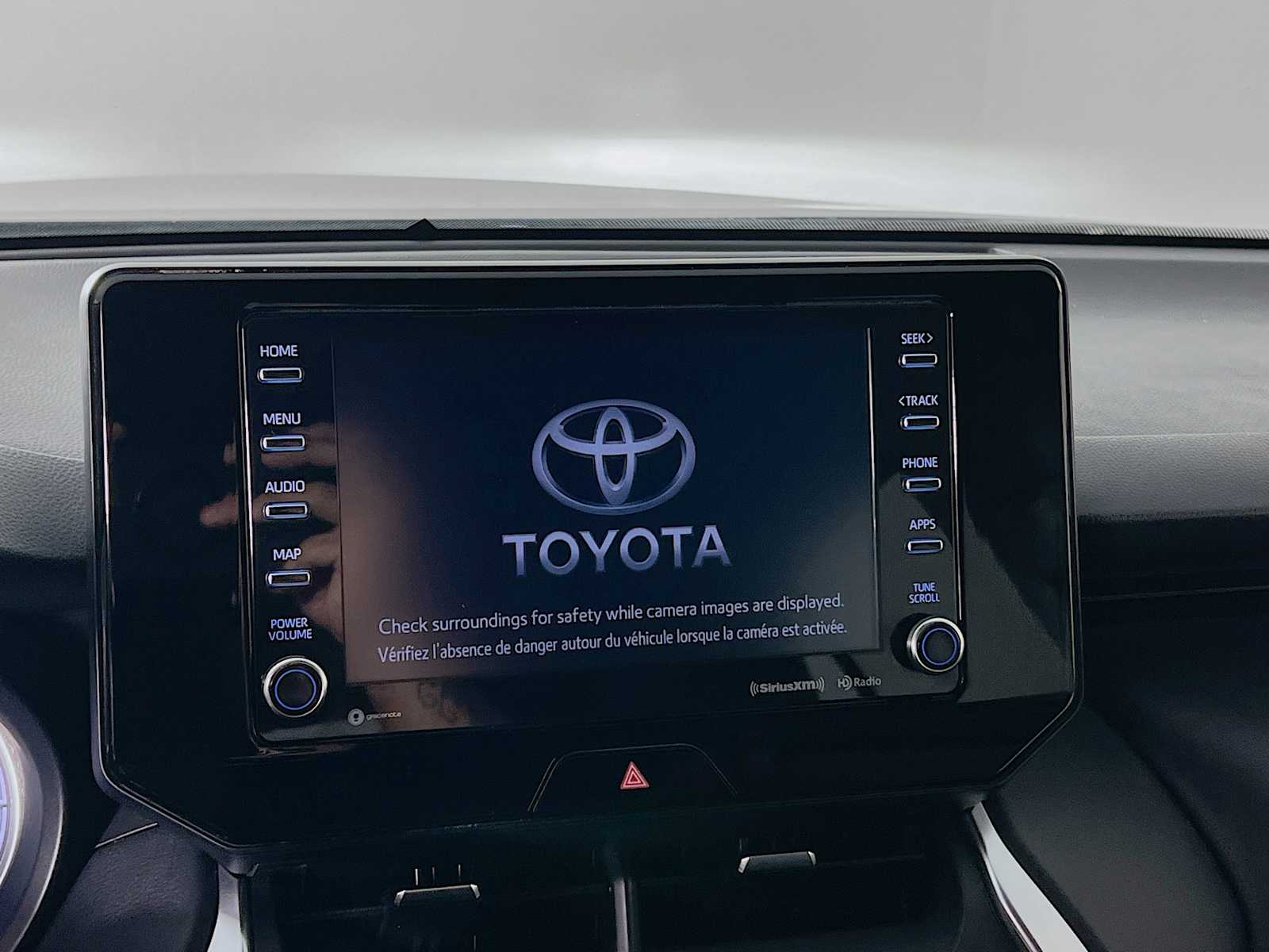 2022 Toyota Venza LE - Photo 14