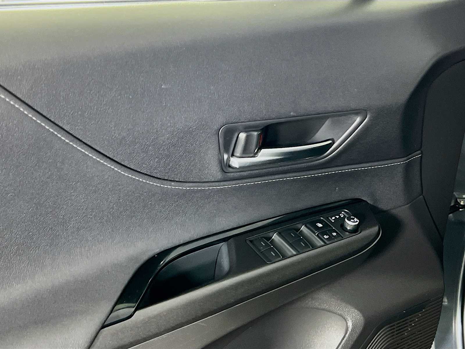 2022 Toyota Venza LE - Photo 17