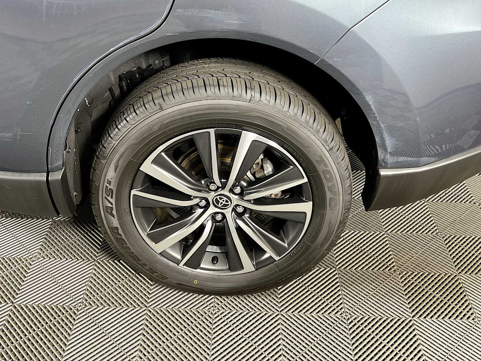 2022 Toyota Venza LE - Photo 29