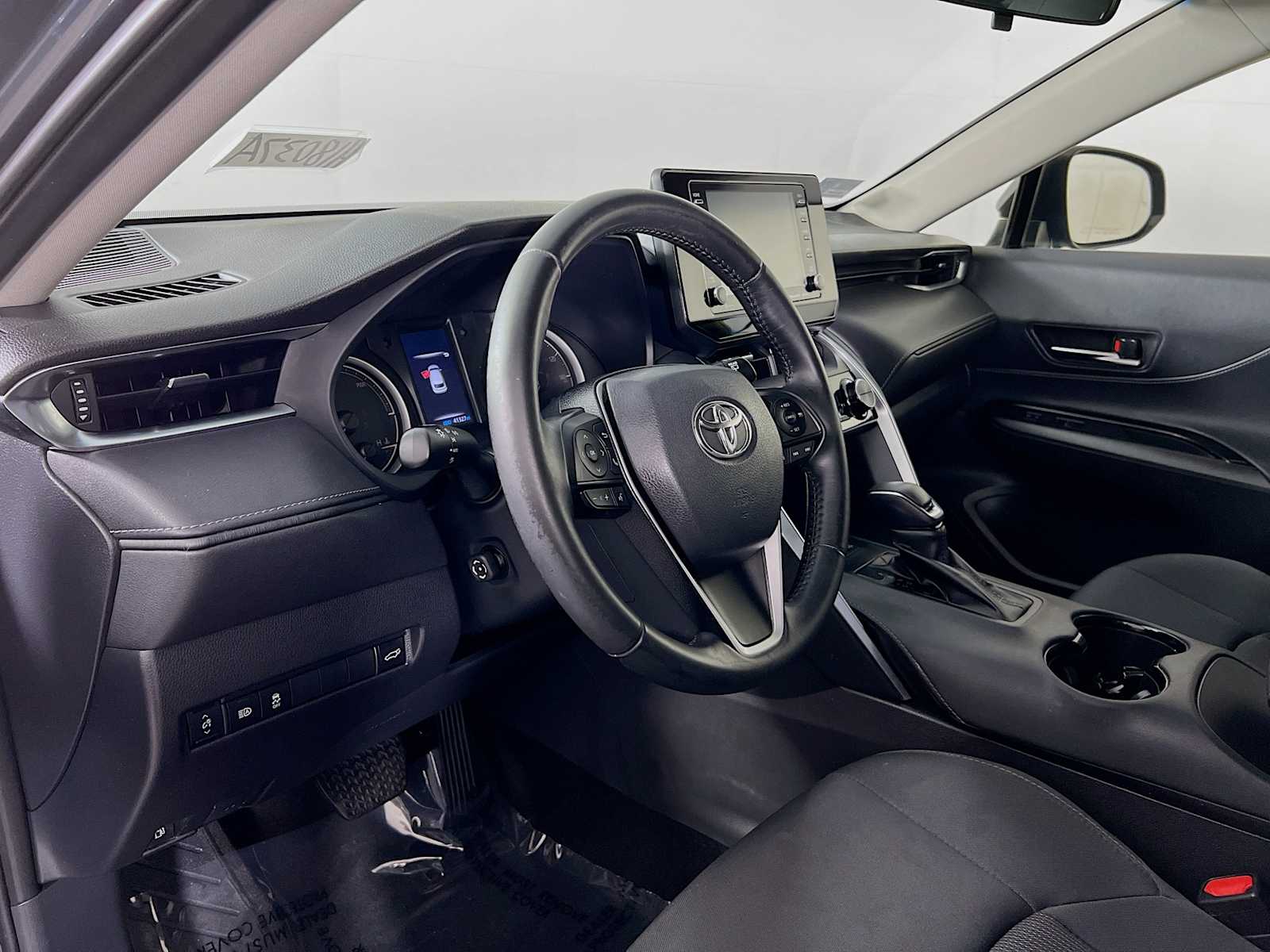 2022 Toyota Venza LE - Photo 9