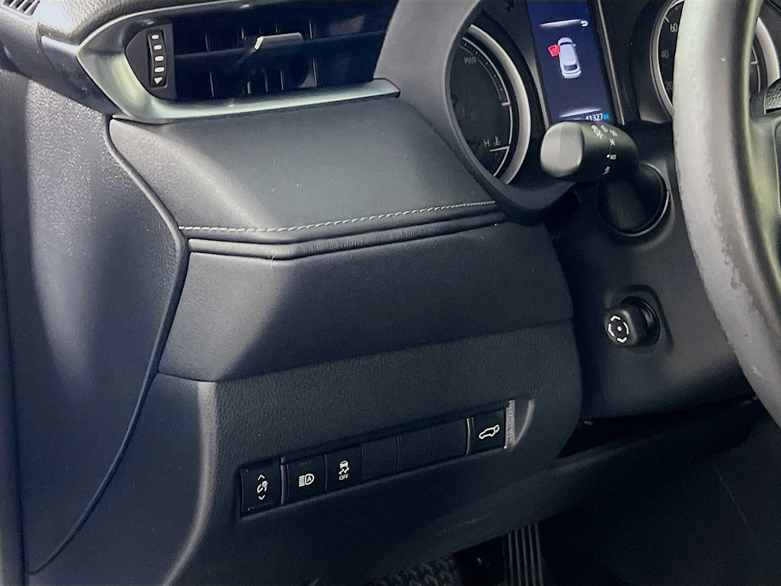 2022 Toyota Venza LE - Photo 10