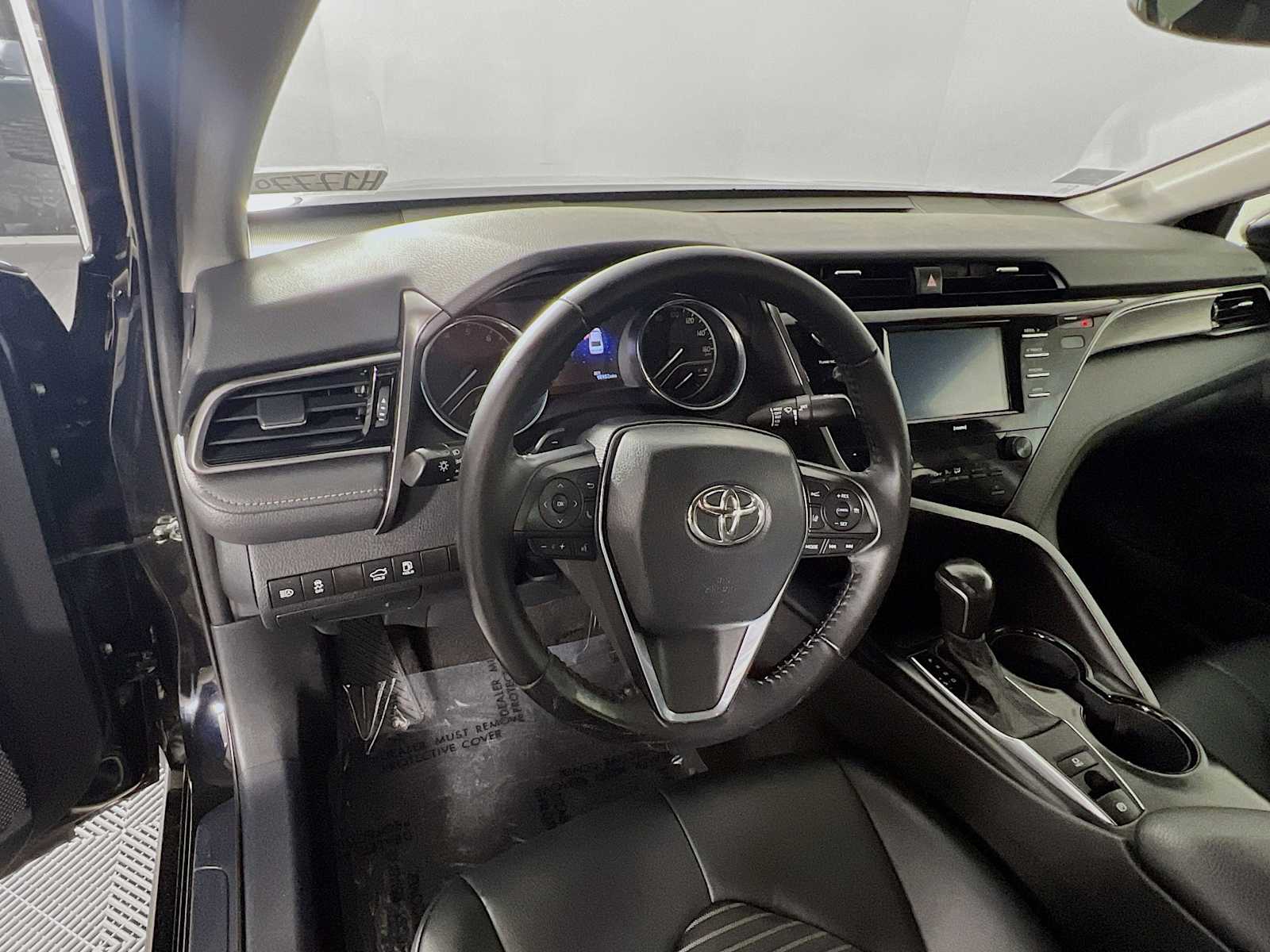 2020 Toyota Camry SE - Photo 11