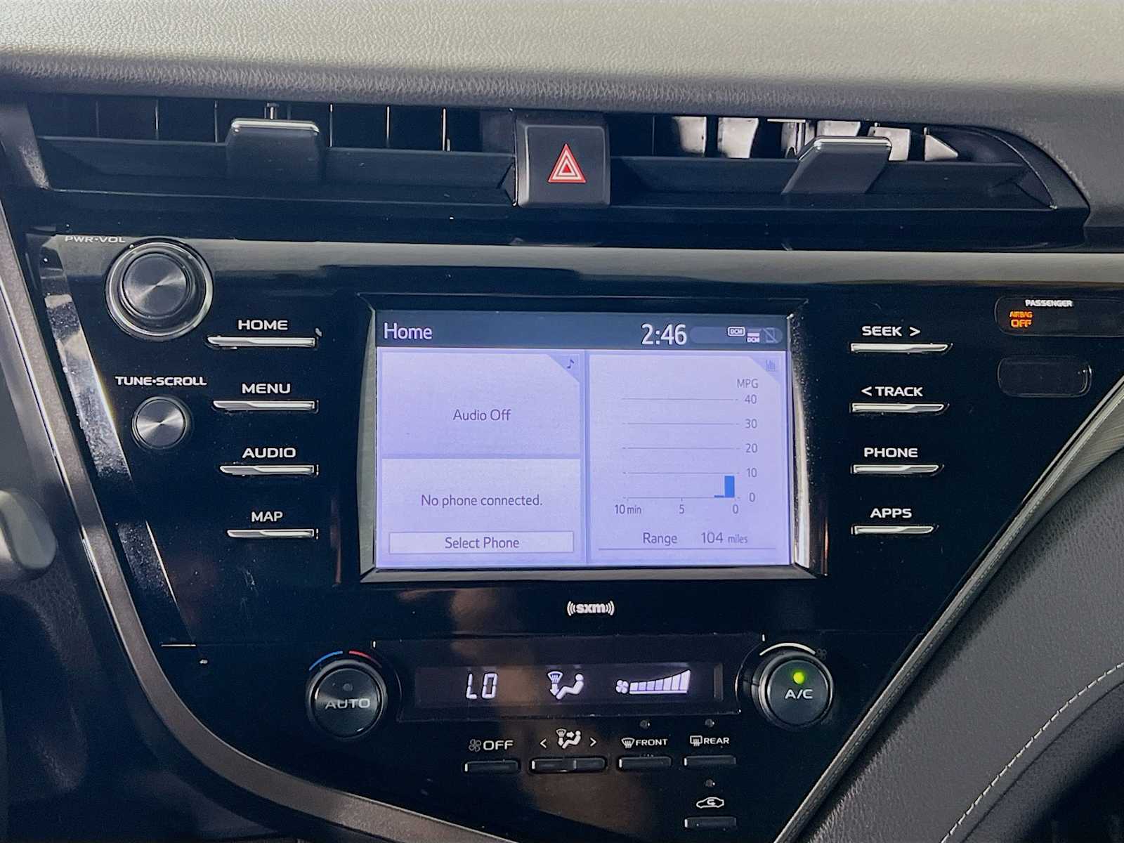 2020 Toyota Camry SE - Photo 14