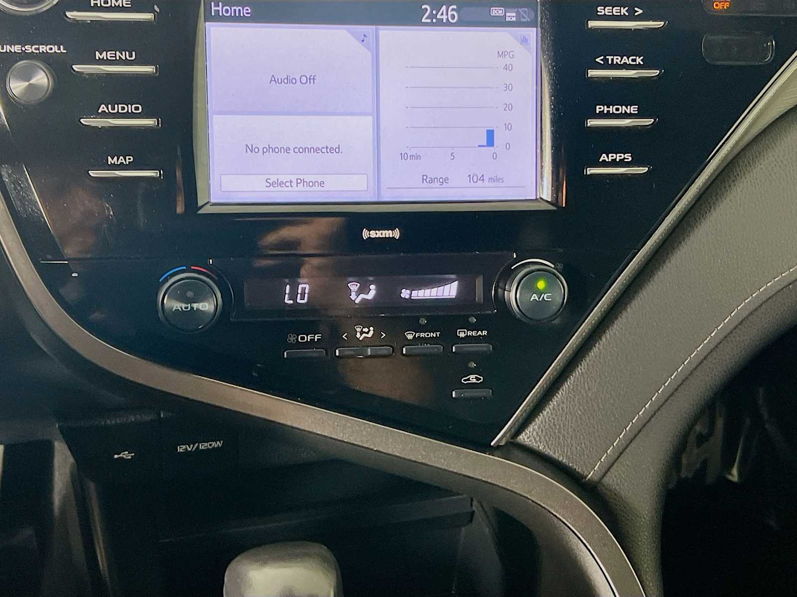 2020 Toyota Camry SE - Photo 15