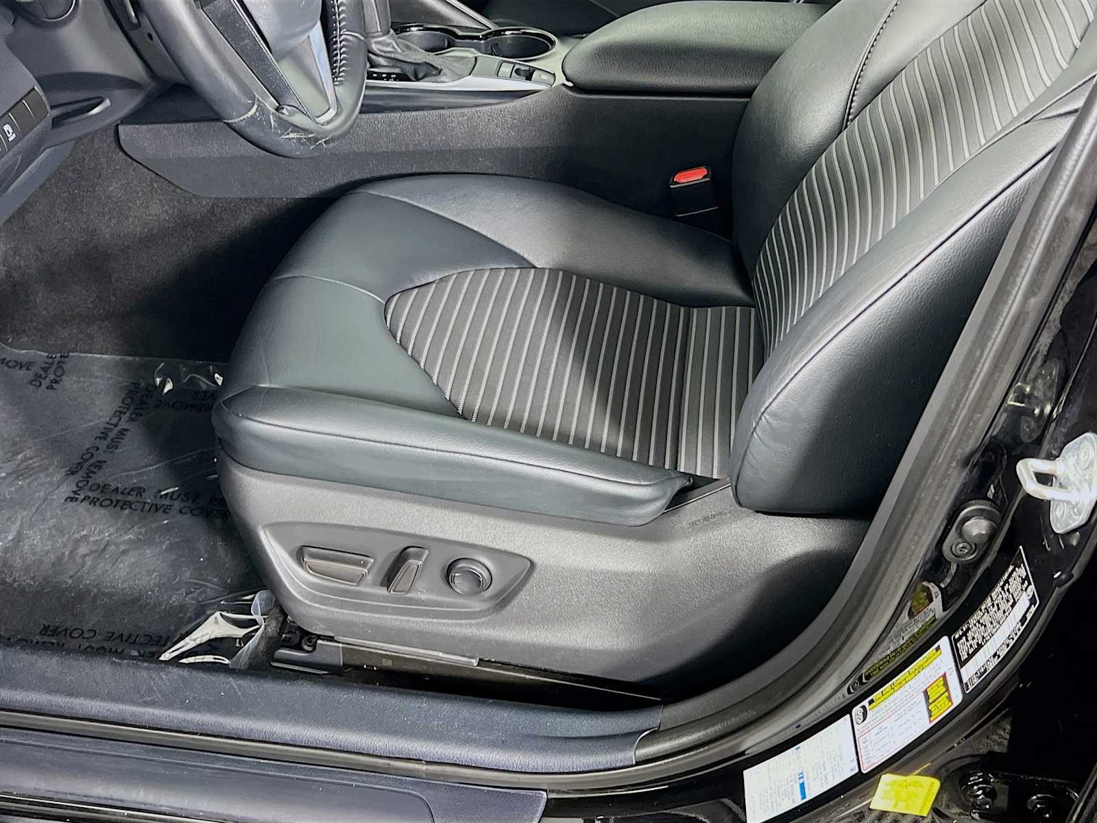 2020 Toyota Camry SE - Photo 19