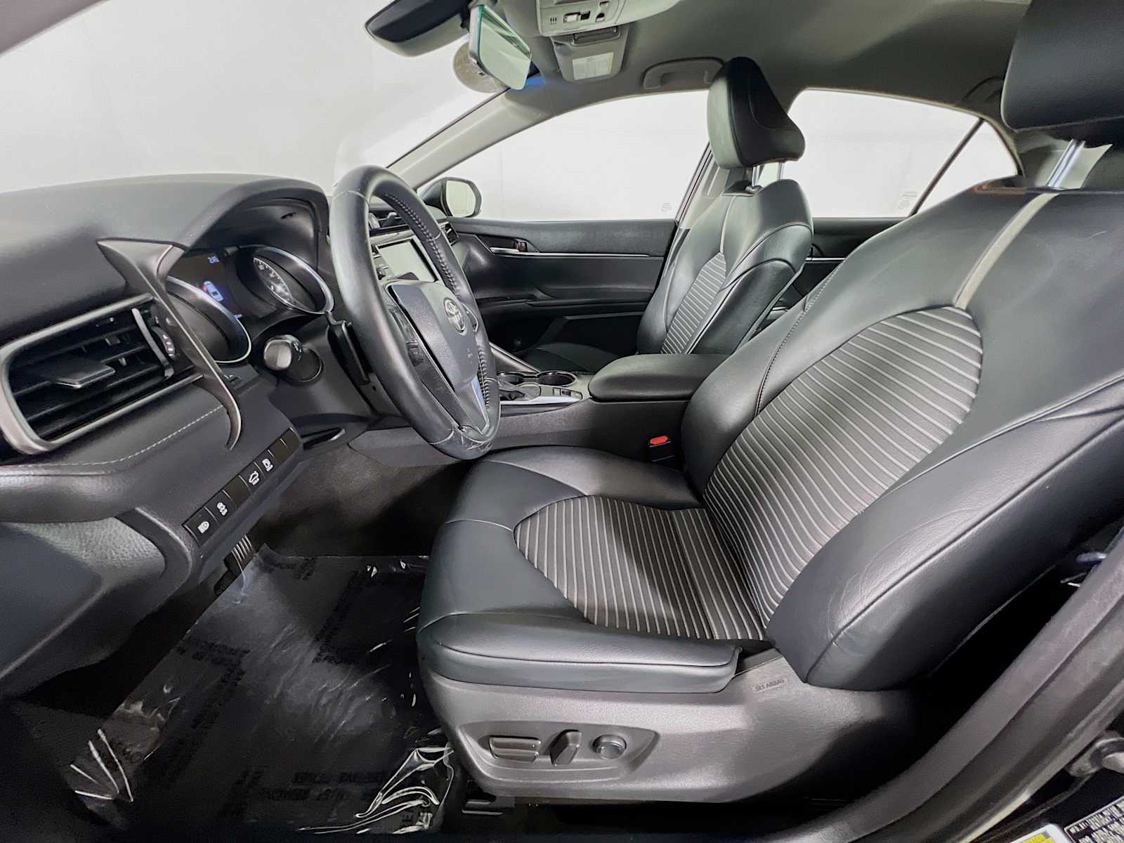 2020 Toyota Camry SE - Photo 20