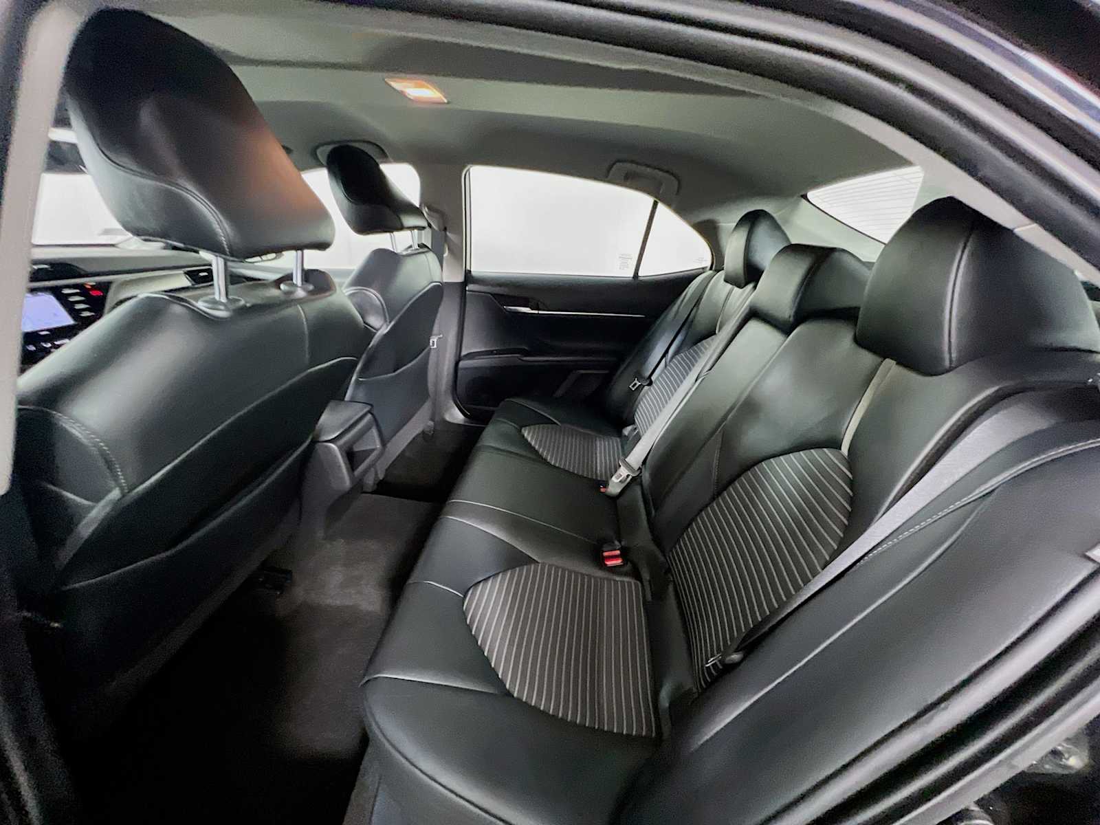 2020 Toyota Camry SE - Photo 23