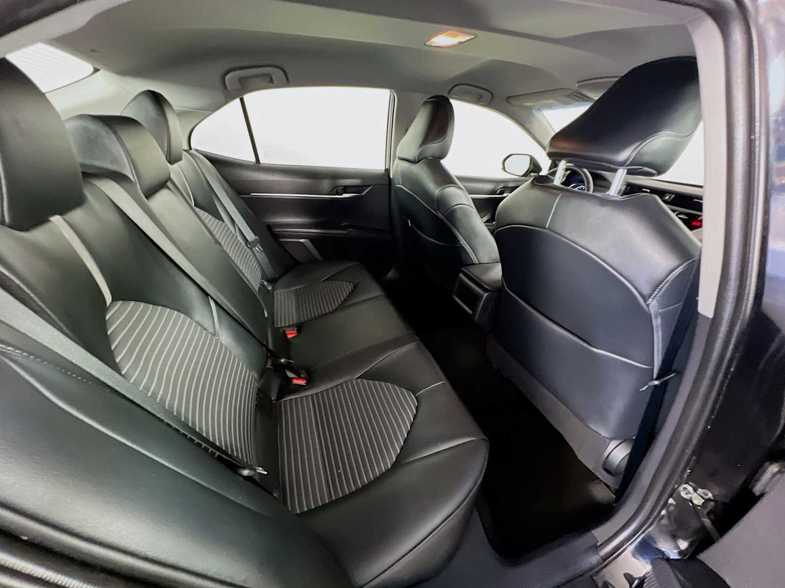 2020 Toyota Camry SE - Photo 25