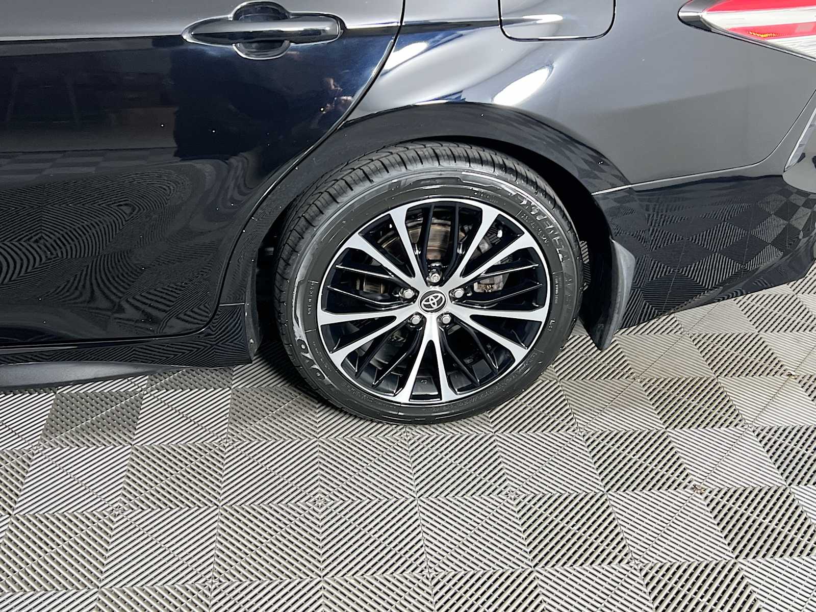 2020 Toyota Camry SE - Photo 29