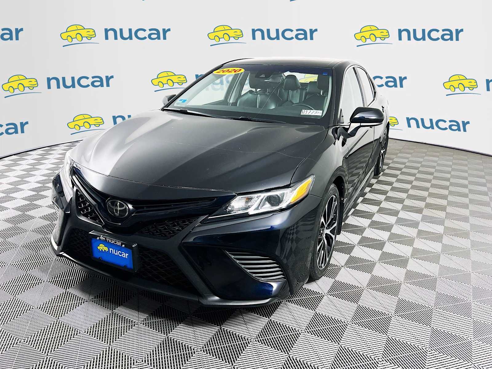 2020 Toyota Camry SE - Photo 3
