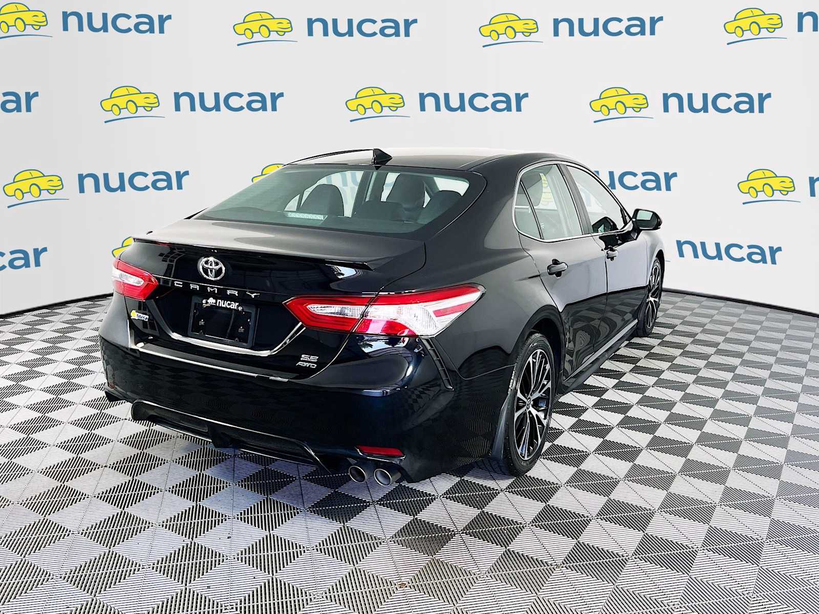 2020 Toyota Camry SE - Photo 7