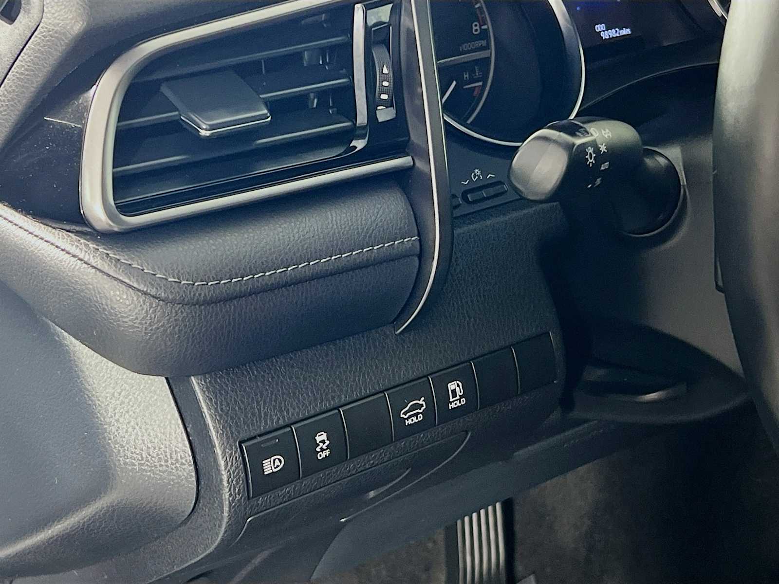 2020 Toyota Camry SE - Photo 10